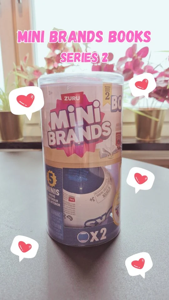 Fortsättningen på förra videon. Här är de två sista bollarna - för tillfället 😅 Jag vill så gärna ha katten, tekoppen och lampan! Har redan fått några dubletter... 

Mini brands books series 2 @mini_brands_official är beställda från @amazon.se ❤️
#minibrandsbooks #minibrandsbooksseries2 #unboxing #booktok #bookstagram #bookstagramsverige #boktips #asmrsounds